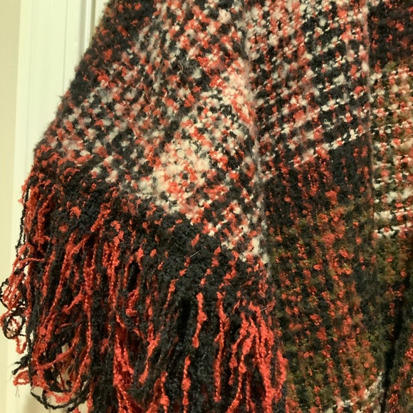 Beautiful shawl/wrap; great condition; rich fall colors. - Picture 4 of 4